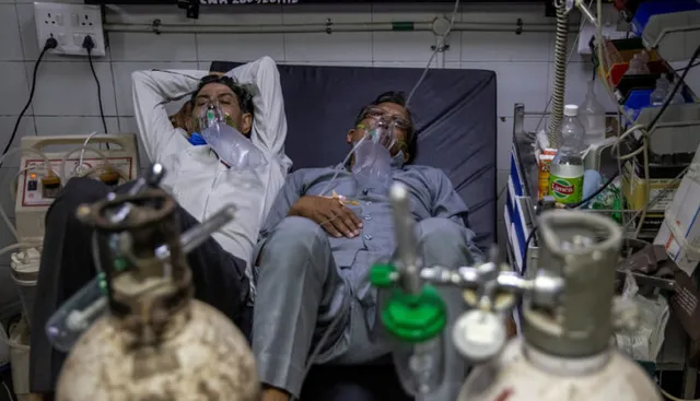 ଭୀଷଣ ରୂପ ନେଲାଣି କରୋନା : ଗୋଟିଏ ଶଯ୍ୟାରେ ଏକାଧିକ ରୋଗୀ; ଶବ ସତ୍କାର ପାଇଁ ବି ଲାଗୁଛି ଲମ୍ବା ଲାଇନ୍‌