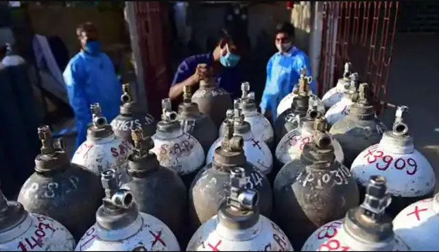 ଅକ୍ସିଜେନର ଅଭାବ, ଅଣନିଶ୍ୱାସୀ ଭାରତ । ଅମ୍ଳଜାନ ପାଇଁ ଦେଶରେ ହାହାକାର ପରିସ୍ଥିତି ।