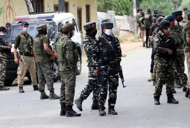 ପୁଲୱାମାରେ ସୁରକ୍ଷାକର୍ମୀ-ଆତଙ୍କବାଦୀ ଗୁଳିବିନିମୟ : ଜଣେ ଆତଙ୍କବାଦୀ ନିହତ, ୨ ଜଣ ଲୁଚି ରହିଥିବା ସନ୍ଦେହ