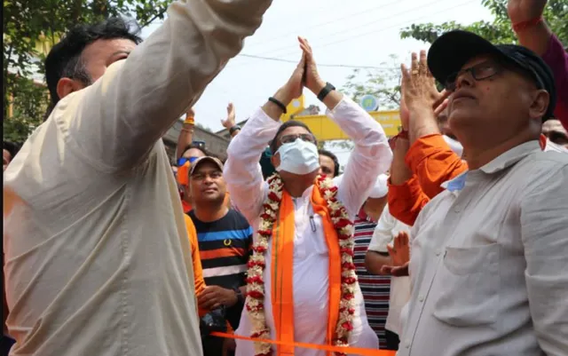 ପଶ୍ଚିମବଙ୍ଗର କମାରହାଟିରେ କେନ୍ଦ୍ରମନ୍ତ୍ରୀ ଧର୍ମେନ୍ଦ୍ର ପ୍ରଧାନଙ୍କ ପ୍ରଚାର । କହିଲେ, ଦିଦି ସାମ୍ପ୍ରଦାୟିକ ରାଜନୀତି କରୁଛନ୍ତି ।