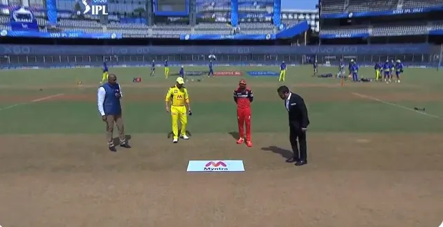 ଆଇପିଏଲ ଲଢେଇ: ଟସ ଜିତି ଚେନ୍ନାଇର ବ୍ୟାଟିଂ ନିଷ୍ପତ୍ତି । ପ୍ରଥମେ ବୋଲିଂ କରିବ ବାଙ୍ଗାଲୋର 