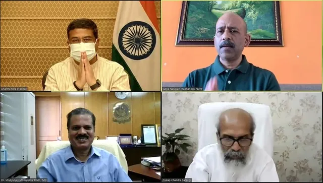 ଓଡ଼ିଶାରେ ସମ୍ଭାବ୍ୟ ବାତ୍ୟାକୁ ନେଇ କେନ୍ଦ୍ରମନ୍ତ୍ରୀ ଧର୍ମେନ୍ଦ୍ର ଓ ପ୍ରତାପଙ୍କ ସମୀକ୍ଷା । କହିଲେ, କେନ୍ଦ୍ର ପକ୍ଷରୁ ମିଳିବ ସମସ୍ତ ସହଯୋଗ, ଭୟଭୀତ ନ ହୋଇ ସଜାଗ ରହିବାକୁ ଦେଲେ ପରାମର୍ଶ ।