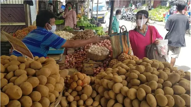 ହଠାତ୍ ବଢିଲା ଆଳୁ ଦର । ମାତ୍ର ୨ଘଣ୍ଟାରେ ୧୫ଟଙ୍କାରୁ ଡେଇଁଲା ୨୨ଟଙ୍କା