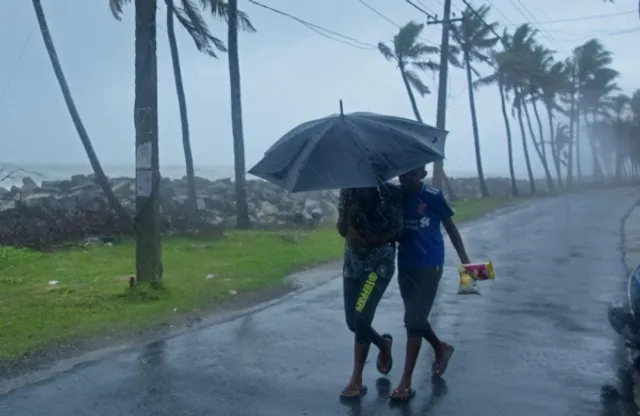 ବାତ୍ୟା ପାଇଁ ଆରମ୍ଭ ହେଲା ସ୍ଥାନାନ୍ତର ପ୍ରକ୍ରିୟା । ବାଲେଶ୍ୱର, ଭଦ୍ରକ ଓ କେନ୍ଦ୍ରାପଡା ଜିଲ୍ଲାରେ ସୁରକ୍ଷିତ ସ୍ଥାନକୁ ଯିବା ପାଇଁ ପ୍ରଶାସନର ନିବେଦନ