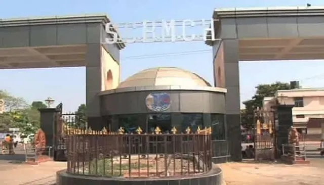 ଏସସିବିରେ ଖସିଲା ଛାତ ସିଲିଂ: ଓପିଡିରେ ଟିକେଟ କଟାଯାଉଥିବା ବେଳେ ଘଟିଲା ଅଘଟଣ