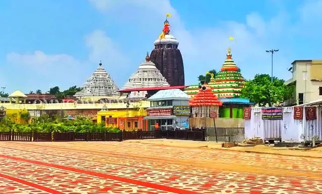 କିଏ କରୁଛି ଶ୍ରୀମନ୍ଦିର ଭିତର ଫଟୋ ଭାଇରାଲ? ସୁରକ୍ଷା ଉପରେ ଉଠିଲାଣି ପ୍ରଶ୍ନ, ମୋବାଇଲ କଟକଣା ନାମକୁ ମାତ୍ର?