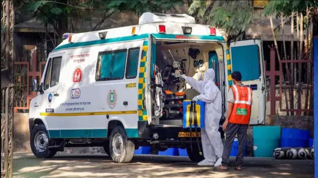 ମରିଗଲା ମାନବିକତା । ଶବକୁ ଶଶ୍ମାନକୁ ନବାକୁ ମାତ୍ର ୬କିମି ପାଇଁ ୧୪ ହଜାର ଟଙ୍କା ମାଗିଲେ ଆମ୍ବୁଲାନ୍ସ ଚାଳକ ।