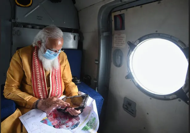 ଆକାଶମାର୍ଗରୁ ଓଡ଼ିଶାର ବାତ୍ୟା ସ୍ଥିତିର ଅନୁଧ୍ୟାନ କଲେ ପ୍ରଧାନମନ୍ତ୍ରୀ ମୋଦି । ସମୀକ୍ଷା ବୈଠକରେ ନବୀନ କହିଲେ, ଦରକାର ନାହିଁ ବାତ୍ୟା କ୍ଷୟକ୍ଷତି ସହାୟତା, ବାତ୍ୟା ମୁକାବିଲା ଦୀର୍ଘମିଆଦୀ ସହାୟତା ଦେଉ କେନ୍ଦ୍ର ।