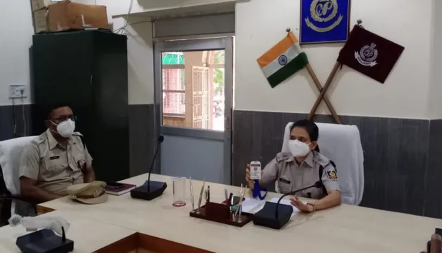 ଅସହାୟ ବରିଷ୍ଠ ନାଗିରକଙ୍କ ମୁହଁରେ ଫୁଟିବ ହସ । ସାହାଯ୍ୟର ହାତ ବଢାଇଲା ସମ୍ବଲପୁର ପୋଲିସ ।