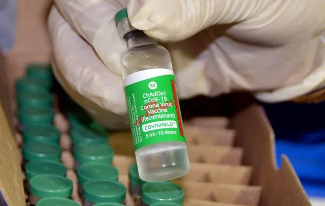 କୋଭିସିଲ୍ଡ ଟିକାର ଦୁଇଟି ଡୋଜ ଭିତରେ ବ୍ୟବଧାନକୁ ୧୨ରୁ ୧୮ ସପ୍ତାହ ବଢାଇ ଦେଲା ଭାରତ । ହେଲେ ୮ ସପ୍ତାହକୁ ଅବଧି କମାଇଲା ଇଂଲଣ୍ଡ