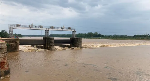 ବୈତରଣୀରେ ମଧ୍ୟମ ଧରଣର ବନ୍ୟା ଆଶଙ୍କା : ଆଖୁଆପଦାରେ ଟପିଲା ବିପଦ ସଂକେତ, ଆନନ୍ଦପୁରରେ ଜଳସ୍ତର ୩୯ମିଟର