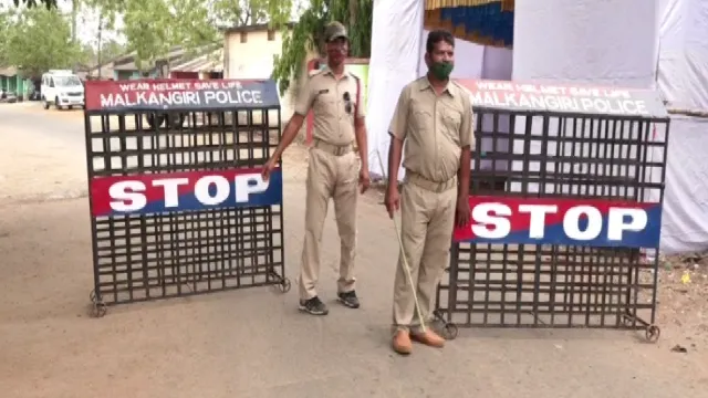 ଚିନ୍ତା ବଢାଉଛି ଆନ୍ଧ୍ର ଭାରିଆଂଟ । ମୋଟୁ ସୀମାରେ ହାଇ ଆଲର୍ଟ ଜାରି କଲା ମାଲକାନଗିରି ଜିଲ୍ଲା ପ୍ରଶାସନ । ପ୍ରବାସୀଙ୍କ ଆଂଟିଜେନ ପରୀକ୍ଷା ପରେ ନେଗେଟିଭ ଥିଲେ ମିଳୁଛି ପ୍ରବେଶ ଅନୁମତି