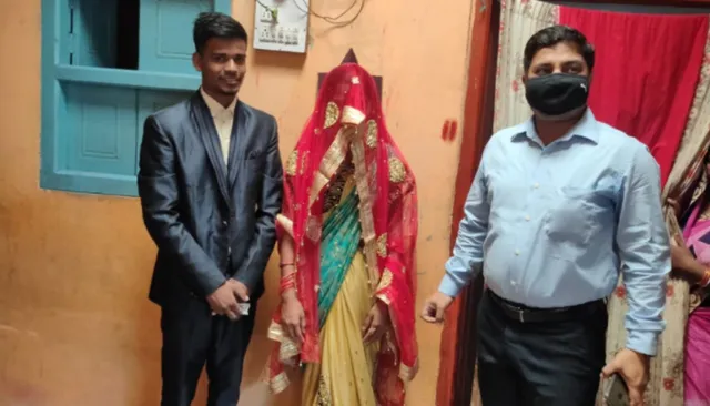 ନଥିଲା ବ୍ୟାଣ୍ଡବାଜା, ନଥିଲେ ବରଯାତ୍ରୀ । ୨୪ କିଲୋମିଟର ଦୂରରୁ ସାଇକେଲ୍ ନେଇ ବାହାହବାକୁ ଏକା ଆସିଲେ ବର, ଏମିତି ହେଲା ବାହାଘର ।