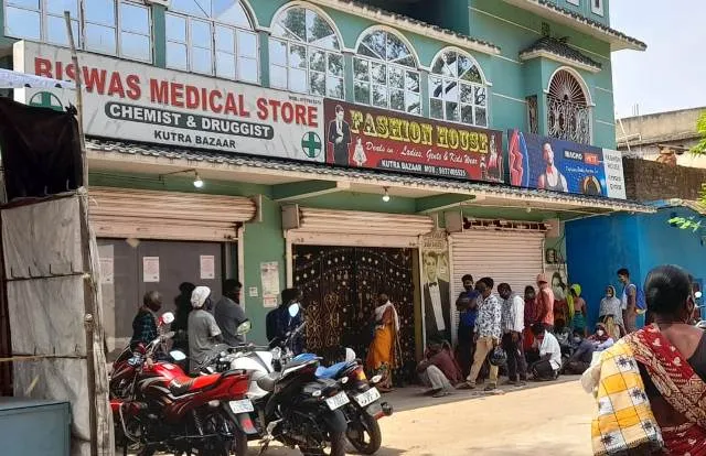 ପୋଲିସ ଓ ତହସିଲଦାରଙ୍କ ମିଳିତ ଚଢାଉ, ସିଲ୍ ହେଲା ବିଶ୍ୱାସ କ୍ଲିନିକ ।