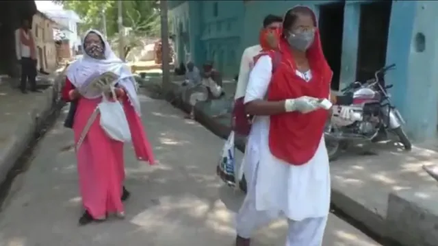 ୧୫ ଦିନରେ ଗଲାଣି ୧୫ ଜଣଙ୍କ ଜୀବନ । କିନ୍ତୁ କରୋନା ଟେଷ୍ଟ କରିବାକୁ ରାଜି ହଉନାହାନ୍ତି ଗ୍ରାମବାସୀ, ଓଲଟା ଯାଞ୍ଚ ଟିମକୁ ଦେଲେ ଧମକ ।