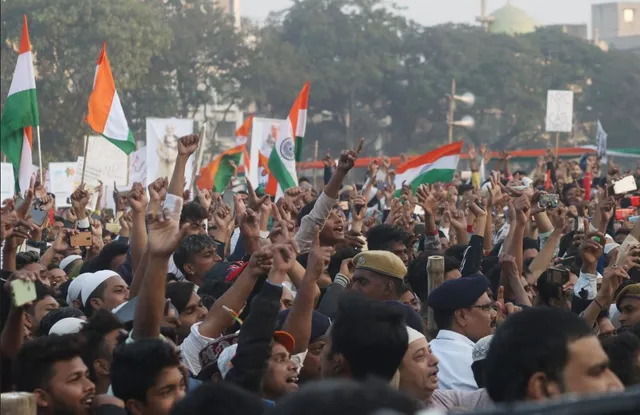 ନାରଦା ଲାଂଚ ମାମଲାରେ ପଶ୍ଚିମବଙ୍ଗରେ ହାଇଡ୍ରାମା : ୨ଜଣ ମନ୍ତ୍ରୀ, ବିଧାୟକ ଓ ଜଣେ ପୂର୍ବତନ ମେୟରଙ୍କୁ ଗିରଫ ପରେ ଟିଏମସି କର୍ମୀଙ୍କ ହଙ୍ଗାମା