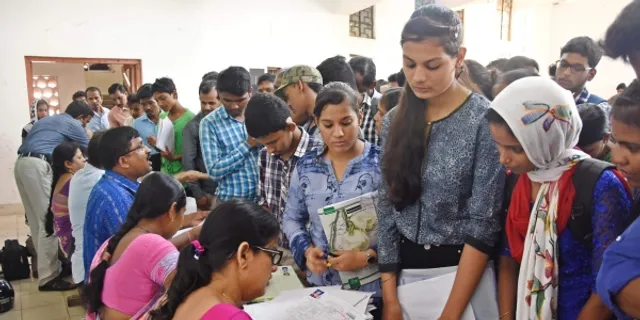 ମାଟ୍ରିକ ପାସ ପରେ ଏବେ ଯୁକ୍ତ ଦୁଇ ଆଡମିସନ ଚିନ୍ତା । ଏତେ ସଂଖ୍ୟକ ପିଲା କେଉଁଠି ପଢିବେ ପାଠ । ଯୁକ୍ତ ଦୁଇ ନାମଲେଖା ପାଇଁ ପ୍ରବେଶିକା ପରୀକ୍ଷା କିମ୍ବା ସ୍ୱତନ୍ତ୍ର ପଦ୍ଧତି ଆପଣାଇବାକୁ ଦାବି ।