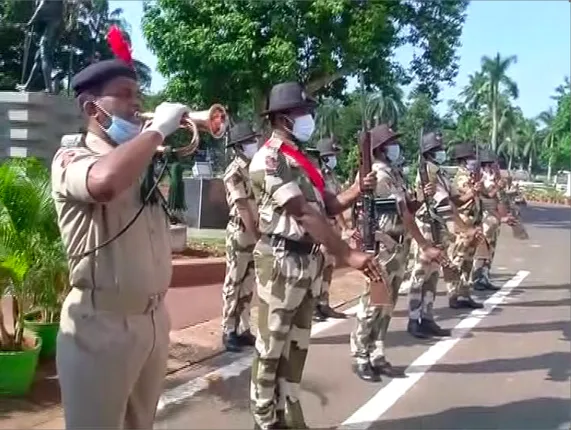 ବିଦାୟ ବିଜୟଶ୍ରୀ... ବିଧାନସଭା ପରିସରରେ ପୂର୍ବତନ ମନ୍ତ୍ରୀ ବିଜୟଶ୍ରୀଙ୍କୁ ଦିଆଗଲା ଗାର୍ଡ ଅଫ ଅନର । ବାଚସ୍ପତିଙ୍କ ସମେତ ଶେଷ ଶ୍ରଦ୍ଧାଞ୍ଜଳି ଦେଲେ ନେତା ମନ୍ତ୍ରୀ