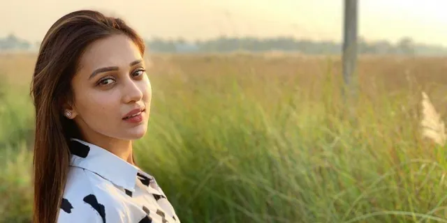 ନକଲି ଟିକା ନେଇ ଟିଏମସି ଏମପି ମିମି ଚକ୍ରବର୍ତ୍ତୀ ଅସୁସ୍ଥ : ୪ ଦିନ ତଳେ ଠକାମୀର ଶିକାର ହୋଇ ନକଲି ଟିକା ନେଇଥିଲେ ମିମି