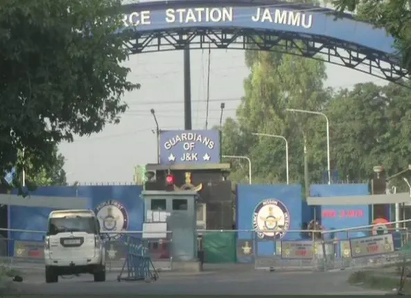 ଜମ୍ମୁ ଏୟାରଫୋର୍ସ ଷ୍ଟେସନରେ ବିସ୍ଫୋରଣ : ୫ ମିନିଟ ବ୍ୟବଧ୍ୟାନରେ ହୋଇଛି ୨ଟି ବିସ୍ଫୋରଣ; ଡ୍ରୋନ ଯୋଗେ ବିସ୍ଫୋରଣ କରାଯାଇଥିବା ସୂଚନା