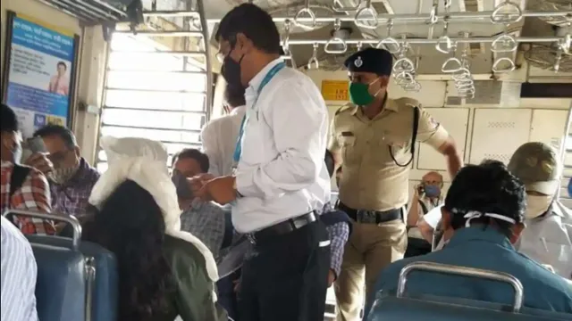 ବିନା ଟିକେଟରେ ଯାତ୍ରା କରୁଥିବା ଯାତ୍ରୀଙ୍କ ଠାରୁ ୧୧ କୋଟି ଟଙ୍କା ଆଦାୟ କଲା ରେଳବାଇ । ସଂରକ୍ଷଣ ଟିକେଟର ହେଉଛି କଳାବଜାରୀ ।