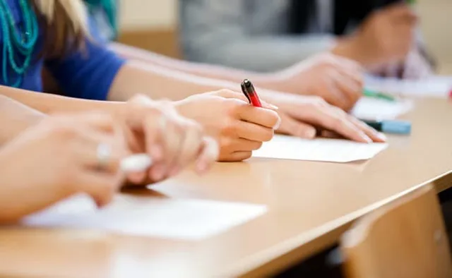 ଦ୍ୱାଦଶ ପରୀକ୍ଷା ଦ୍ୱନ୍ଦ୍ୱ: ନିଷ୍ପତ୍ତି ଅପେକ୍ଷାରେ ଛାତ୍ରଛାତ୍ରୀ; ସେପଟେ ଗଣଶିକ୍ଷା ମନ୍ତ୍ରୀ କହିଲେ ଠିକ୍‌ ସମୟରେ ହେବ ନିଷ୍ପତ୍ତି