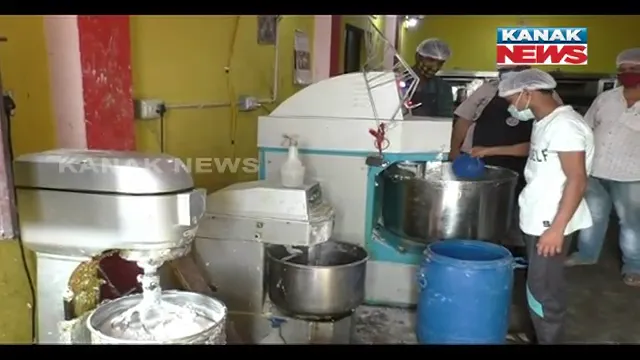 ବେକେରୀ ଫାର୍ମ କରଛି ସ୍ୱାବଲମ୍ବୀ । ସୁବର୍ଣ୍ଣପୁର ଜିଲ୍ଲା ଘୋଡ଼ାଘାଟପଡ଼ାର ଶୁକ୍ଳାମ୍ବର ନିଜେ ରୋଜଗାର କରିବା ସହ ୧୭ ଜଣଙ୍କୁ ଦେଇଛନ୍ତି ନିଯୁକ୍ତି ।