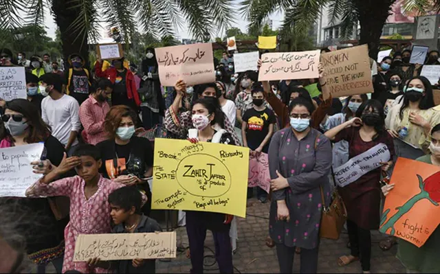 ପାକିସ୍ତାନରେ ପୁଣି ତାତିଲେ ମହିଳା : ନୂରଙ୍କୁ ନ୍ୟାୟ ଦେବାକୁ ଦାବି