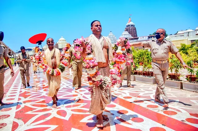 ରାତି ପାହିଲେ ଘୋଷ ଯାତ୍ରା । ରଥ ଖଳାକୁ ଆଜି ଆସିବ ଶ୍ରୀଜୀଉଙ୍କ ଆଜ୍ଞାମାଳ । ସିଂହଦ୍ୱାର ଚକଡାକୁ ଯିବ ତିନି ରଥ