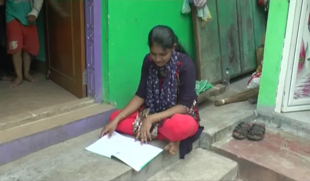 ବରା ବିକାଳୀଙ୍କ ଝିଅକୁ ବଡ ସଫଳତା । ମାଟ୍ରିକ ପରୀକ୍ଷାରେ ରଖିଲେ ୫୪୨ ନମ୍ବର, ସଂଘର୍ଷ ଭିତରେ ଡାକ୍ତର ହେବାକୁ ସ୍ୱପ୍ନ । 