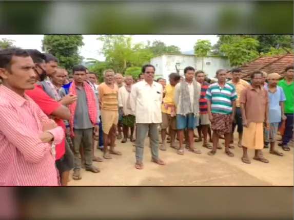 ମାଲକାନଗିରି ଏସପି ରିଷିକେଶ ଖିଲାରିଙ୍କ ବଦଳିକୁ ବିରୋଧ । ବଦଳି ବାତିଲ ଦାବିରେ ଏକାଠି ହେଲେ ସ୍ୱାଭିମାନ ଅଂଚଳ ଯୋଡାଆମ୍ବର ଲୋକ 