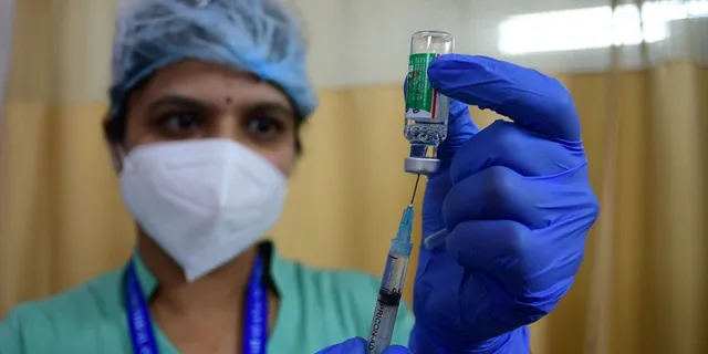 ରାଜ୍ୟର ୧୫ ଜିଲ୍ଲାରେ ଆଜି ହେବନି ଟିକାକରଣ । ଲଗାତର ତିନି ଦିନ ଧରି ୫୦ ହଜାର ତଳେ ରହୁଛି ଟିକା ଦାନ, ଶୁକ୍ରବାର ଦିଆଗଲା ମାତ୍ର ୩୧ ହଜାର ଡୋଜ ଟିକା ।