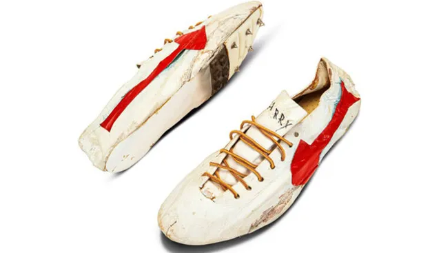 ଛିଣ୍ଡା ଜୋତାର ମୂଲ୍ୟ ୯କୋଟି । ଏହି ଜୋତାକୁ ନେଇ ଡକାଯିବ ନିଲାମ, ଜାଣନ୍ତୁ କାହିଁକି ଏତେ ଟଙ୍କାରେ ବିକ୍ରି ହେବାକୁ ଯାଉଛି ଛିଣ୍ଡା ଜୋତା