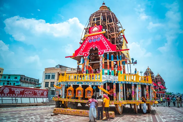 ଦିନକ ପରେ ବଡ଼ ଦାଣ୍ଡରେ ଗଡ଼ିବ ରଥ । ବଡଦାଣ୍ଡରୁ ଆସିଲା କାଳିଆ ପ୍ରେମର ୪ଟି ରୋଚକ କାହାଣୀ।