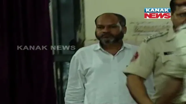 ପେସା ବିଲଡର ତଥା ଚଳଚ୍ଚିତ୍ର ପ୍ରଯୋଜକ । ନିଶା ଲୋକଙ୍କୁ ଜମି ଓ ଘର ଦେବା କହି ଠକିବା