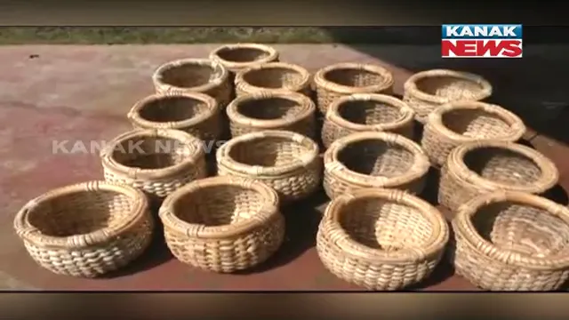 ଚିନ୍ତାରେ ଯାଜପୁର ଜିଲ୍ଳା କଂଟାବଣିଆ ଗାଁର ବେତ କାରିଗର । କରୋନା ସ୍ଥିତି ଛଡ଼ାଇ ନେଇଛି ରୋଜଗାର, ବିକ୍ରି ବଟା ନାହିଁ, କେମିତି ଚଳାଇବେ ପରିବାର ।