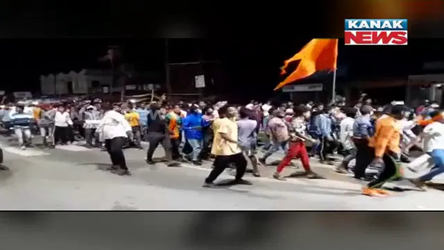 କରୋନା କଟକଣାକୁ ଫୁ : ସମର୍ଥକଙ୍କୁ ବେଲ ମିଳିବା ପରେ ଶୋଭାଯାତ୍ରା କରି ଶକ୍ତି ପ୍ରଦର୍ଶନ କଲେ ଶହ ଶହ ବଜରଙ୍ଗ ଦଳ କର୍ମୀ; ମାନିଲେନି ସାମାଜିକ ଦୂରତା, ମୁହଁରେ ପିନ୍ଧିନଥିଲେ ମାସ୍କ