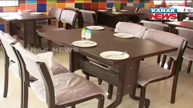 କରୋନା ସଂକ୍ରମଣ ପାଇଁ ଥରକୁ ଥର ହେଉଛି ଲକଡାଉନ୍ : ଏଯାଏଁ ଖୋଲୁନି ମଲ୍, ବଢୁଛି କର୍ମଚାରୀଙ୍କ ସମସ୍ୟା; କହିଲେ, ଅଧା ଦରମାରେ କେମିତି ଚଳିବ ପରିବାର