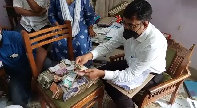 ନିଯୁକ୍ତିରେ ହୋଇଥିଲା ଦୁର୍ନୀତି? କୁବେର ପିଏସଙ୍କ ଘରେ ଚଢାଉରୁ ମିଳିଲା ନିଯୁକ୍ତ ସମ୍ବଳିତ କାଗଜପତ୍ର ଓ ଆଡମିଟକାର୍ଡ