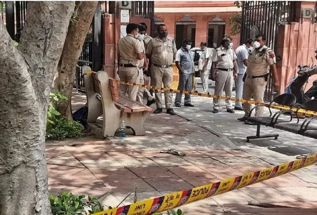 ସୁପ୍ରିମକୋର୍ଟ ବାହାରେ ଆତ୍ମହତ୍ୟା ଉଦ୍ୟମ କରିଥିବା ଦୁଷ୍କର୍ମ ପୀଡିତାଙ୍କ ମୃତ୍ୟୁ, ୟୁପିର ସାଂସଦ ଓ ପୋଲିସଙ୍କ ବିରୋଧରେ ଆଣିଥିଲେ ଅଭିଯୋଗ