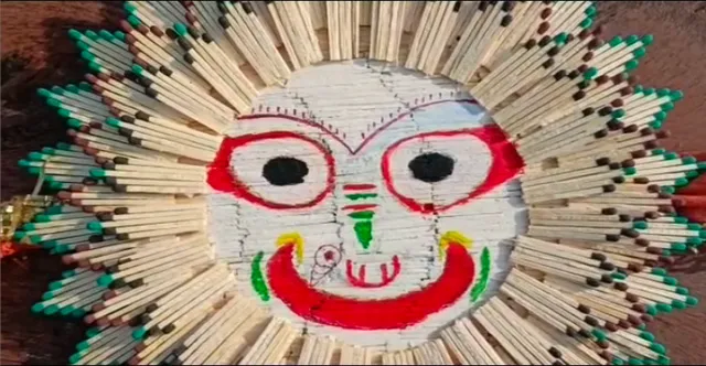 ପରିବେଶ ସୁରକ୍ଷାର ବାର୍ତ୍ତା ଦେଇ କାଗଜରେ ରାକ୍ଷୀ ତିଆରି କଲେ ଶାନ୍ତିଲତା । ସେପଟେ ୧୫୫୦ ଦିଆସିଲି କାଠିରେ ବଳଭଦ୍ରଙ୍କ ଫଟୋ ଥିବା ରାକ୍ଷୀ ତିଆରି କଲେ ଶାଶ୍ୱତ ।