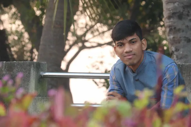 ୪ ଦିନ ହେବ ନିଖୋଜ ସୁନିତ । ଫୋନରେ ମା’ଙ୍କୁ ଫୁଲବାଣୀ ଯାଉଛି କହି ଆଉ ଫେରିନାହାନ୍ତି । ଦୁଃଖ ଓ ଭୟ ଭିତରେ ଦିନ କାଟୁଛନ୍ତି ବାପା, ମା'