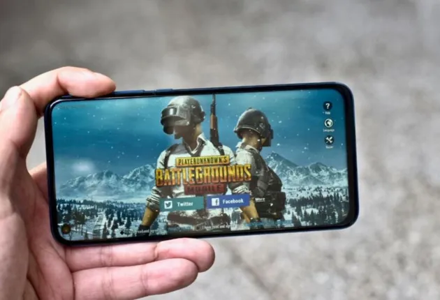 ସ୍ମାର୍ଟଫୋନରେ ବନ୍ଧା ପଡ଼ିଯାଉଛି ଶୈଶବ । ବ୍ୟସ୍ତ ଜୀବନରେ ମୋବାଇଲ ଦେଇ ପିଲାଙ୍କୁ ବ୍ୟସ୍ତ ରଖୁଥିବା ବାପା ମା’ଙ୍କ ବଢୁଛି ଚିନ୍ତା, ହାତରୁ ମୋବାଇଲ ନେଲେ ସାଂଘାତିକ ପ୍ରତିକ୍ରିୟା ଦେଖାଉଛନ୍ତି ଶିଶୁ ।