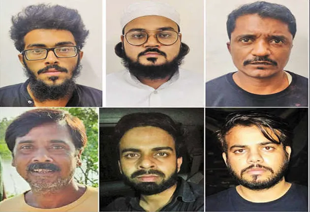 ଭାରତରେ ରହି ରଚୁଥିଲେ ଆତଙ୍କୀ ଷଡଯନ୍ତ୍ର: କିଏ ଥିଲା ଡ୍ରାଇଭର, ତ କିଏ ବିକୁଥିଲା ଡ୍ରାଏଫ୍ରୁଟ...