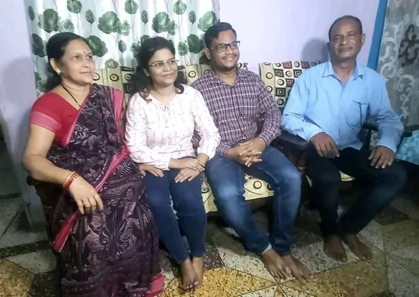 ନେଟୱର୍କ ନଥିଲା, ପାଠ ପଢିବାକୁ ସମୟ ମିଳୁନଥିଲା । କିନ୍ତୁ ତାହା ଭିତରେ ୟୁପିଏସସି ପରୀକ୍ଷାରେ ବାଜିମାତ୍ କଲେ ଓଡ଼ିଆ ଡାକ୍ତର ରୀନା ପ୍ରଧାନ ।