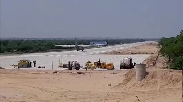 ପାକ୍ ସୀମାଠୁ ୪୦କିମି ଦୂରରେ ଅବତରଣ କରିବ ଯୁଦ୍ଧ ବିମାନ । ଶତ୍ରୁ ମାଟିରେ ଅଚାନକ୍ ହୋଇପାରିବ ବଡ ଅପରେଶନ୍