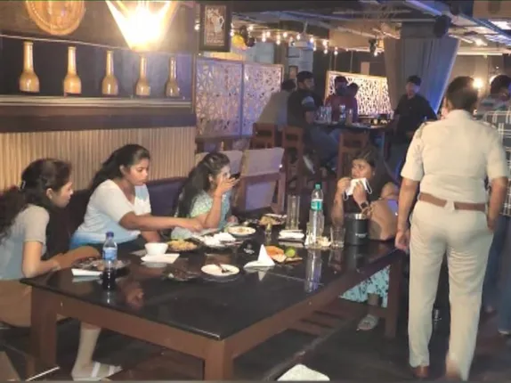 ମ୍ୟାଡ଼ ମୁଲ ବାର ସିଲ । ଚଢଉ କଲେ ବିଏମସି ଅଧିକାରୀ ଓ ଖାରବେଳ ନଗର ପୋଲିସ