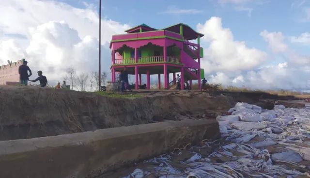 ଜୁଆର ମାଡି ଆସୁଛି, ବିପଦ ବଢୁଛି । ଭୁଶୁଡି ପଡିବ ଶିଆଳି ଭିୟୁ ଟାୱାର । 