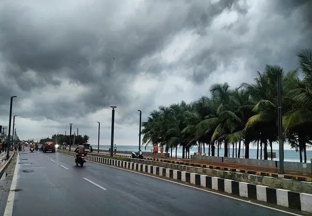 ଗୁଲାବ ବିପଦ ଟଳିଲା । ଆନ୍ଧ୍ରରେ ମାଡ ହେଲା, ଓଡ଼ିଶାରେ ଅଳ୍ପ ପ୍ରଭାବ ପଡିଲା ।