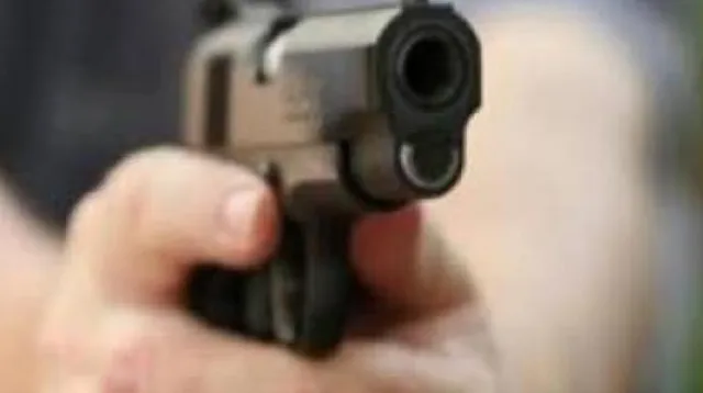 ବାପାର ଗୁଳିମାଡରେ ପୁଅର ମୃତ୍ୟୁ । ମଦ୍ୟପାନ କରି ନିଶାସକ୍ତ ଅବସ୍ଥାରେ ପୁଅ ଛାତିକୁ ବାପା ମାରିଲା ୨ ରାଉଣ୍ଡ ଗୁଳି ।